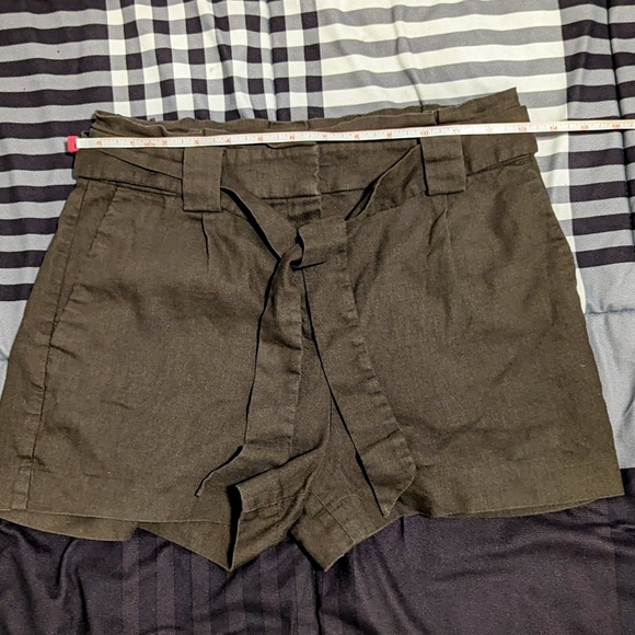 High-Rise Green Short Shorts - Picture 4 of 6